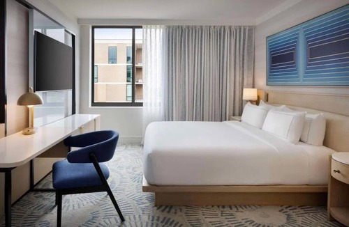 Glencoe Hotel | Infinity Pool Access & Pet Stay Near NorthPark Mall