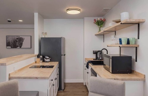 Downtown Anchorage Apartment | Inlet View Luxe -King Suite - Downtown Anchorage
