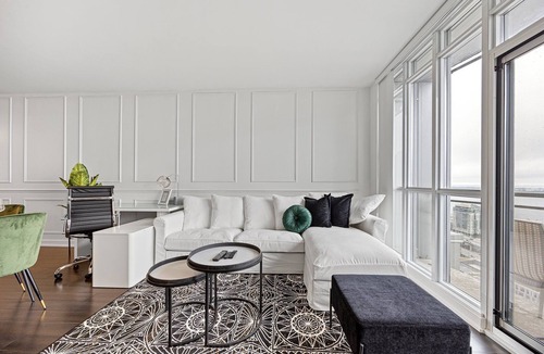 Bathurst Quay Condo | Insta-Worthy Toronto Stay Close to CN TOWER +More!