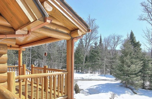 Saint-Faustin-Lac-Carre Cottage | Inviting and relaxing log home close to Tremblant