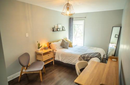 Cabbagetown South House | Inviting 2BR Townhouse with 2 WFH Setups and WiFi