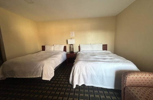Broken Bow Hotel | Inviting Pet-friendly Room Ideal for Travelers Exploring the Area | Free Parking