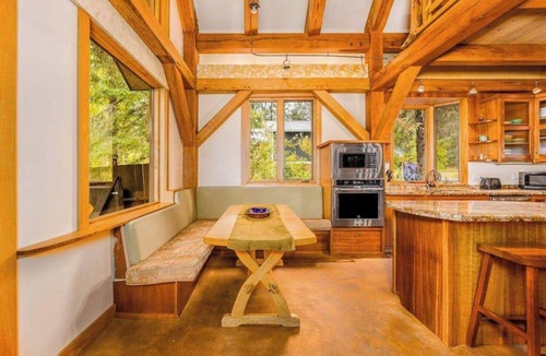 Girdwood House | Iris Pond Cabin | Forest Privacy | Hot Tub
