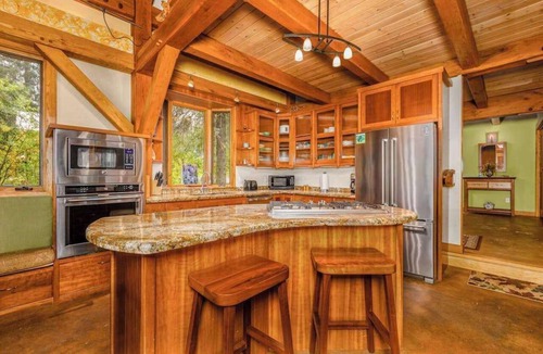 Girdwood House | Iris Pond Cabin | Forest Privacy | Hot Tub