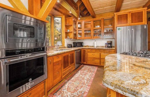 Girdwood House | Iris Pond Cabin | Forest Privacy | Hot Tub