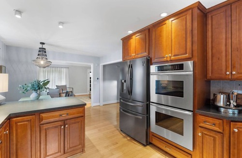West Irondequoit House | Irondequoit | Walk to Lake Ontario | Fire Pit