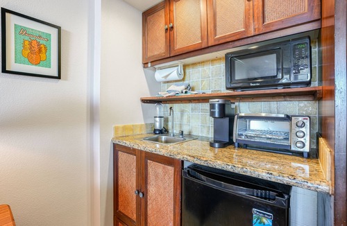 Wailua Apartment | Islander on the Beach 225 Oceanfront Studio with AC