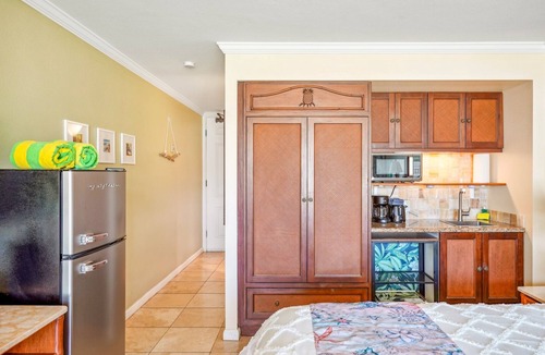 Wailua Apartment | Islander on the Beach 242 Oceanview Studio
