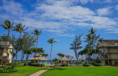 Wailua Apartment | Islander on the Beach 309 Oceanview Top Floor Corner Studio with AC