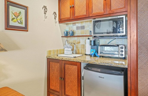 Wailua Apartment | Islander on The Beach 329 the Sunrise Hale | Oceanfront Studio with AC