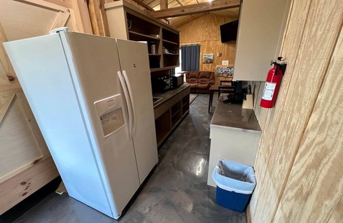 Jacksboro Cabin | Jacksboro Glamping Destination with Sports Facilities in Texas