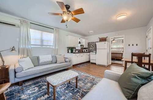 Georgetown House | Jesse Cooper Cottage-Overlooking SWU & Downtown GT