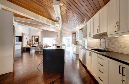 Sheridan House | Joyful Mansion with Charm Indoor