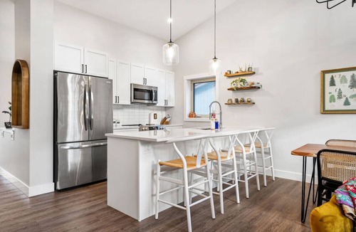Windermere Apartment | Juniper | Beach Access | Sports Court | Deck | BBQ
