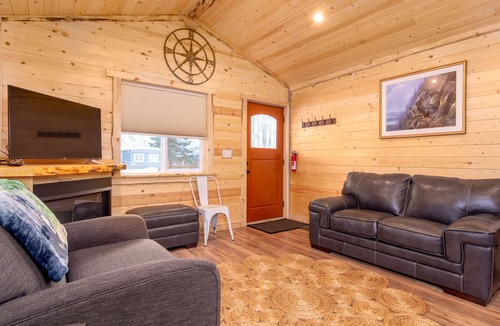 Valdez Cabin | Kade's Cabin | 2 bed 1 bath urban cabin