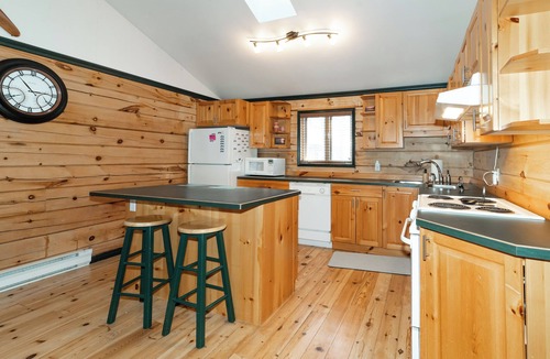 Algonquin Highlands Cottage | Kawagama Shoreline - Private Waterfront Cottage on Kawagama Lake