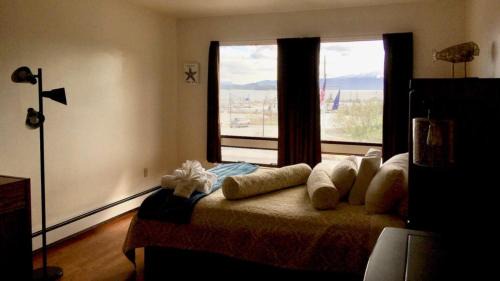 Juneau House | Kelli's Harbor Suites - In Auke Bay Walking Community - DISCOUNT ON TOURS