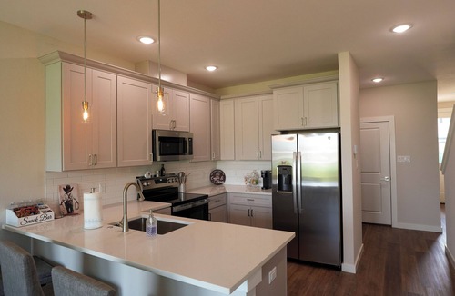Stephenville House | “Kick Off Your Boots” NEW 2025 LUXURY Townhome walking distance to Tarleton.
