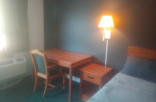 Livingston Apartment | King Bed Hotel Studio 138