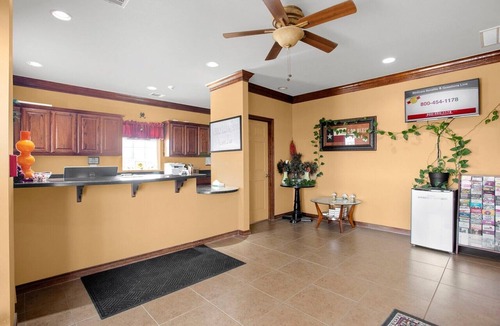 Valley View Apartment | King Bed | Non-Smoking