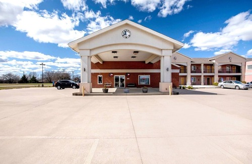 Valley View Apartment | King Bed | Non-Smoking