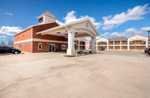Valley View Apartment | King Bed | Non-Smoking