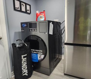 Durham Region Apartment | King Bedroom Stylish Unit with Seperate entrance