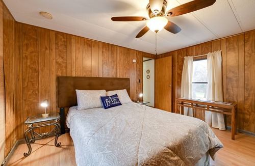 Kingston House | Kingston Home w/ Deck ~ 2 Mi to Lake Texoma!