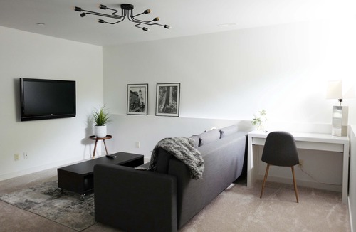 Kitsilano Apartment | Kitsilano Modern Comfort - Spacious 1 bedroom in quiet tree lined neighbourhood