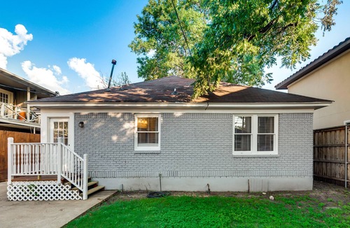 Knox - Henderson House | Knox Henderson, great location, restaurants and shops minutes away!