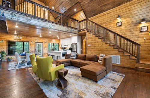 Hochatown Cabin | KRISON PARADISE: Luxury 7-Bedroom Cabin in Broken Bow—Sleeps 20+