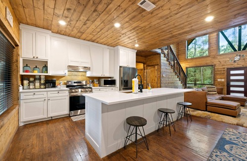 Hochatown Cabin | KRISON PARADISE: Luxury 7-Bedroom Cabin in Broken Bow—Sleeps 20+