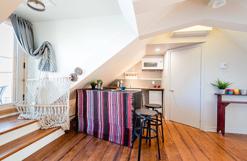 Laprairie House | L'auberge du QG