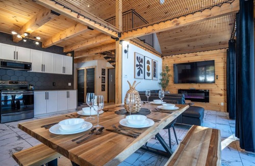 Sainte-Emelie Ski Chalet | L`Aventurière | River & Kayaks | Hot Tub | Sauna