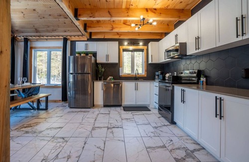 Sainte-Emelie Ski Chalet | L`Aventurière | River & Kayaks | Hot Tub | Sauna