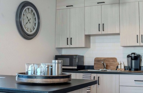 Rouyn-Noranda Apartment | L'Oasis de Nancy Summ