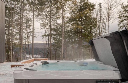 La Conception Ski Chalet | La Kabina with Mt Tremblant view