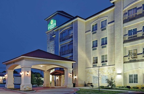 Euless Hotel | La Quinta by Wyndham DFW Airport West - Euless