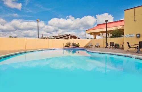 Memphis Hotel | La Quinta by Wyndham Memphis Airport Graceland
