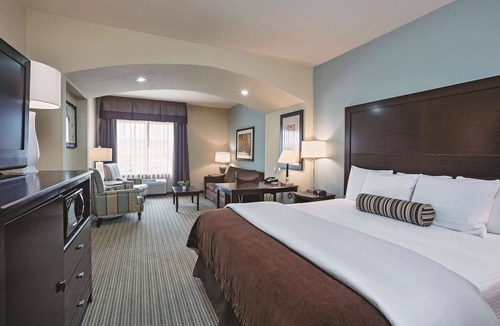 Euless Hotel | La Quinta Inn & Suites by Wyndham DFW Airport West - Euless