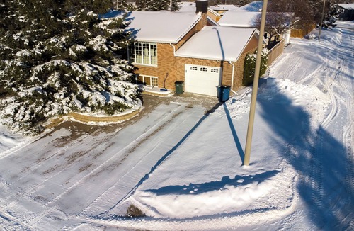 Cochrane House | La Residence - Executive Home w Heated Garage