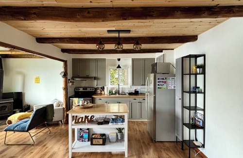 Saint-Hermenegilde Ski Chalet | Lac Lippé Cottage – Kayak & Paddle Included