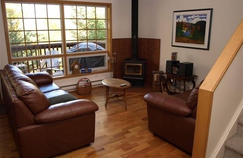 Villa des Bois Ski Chalet | Lake Access, 4 Bd Mountain Chalet CITQ accredited