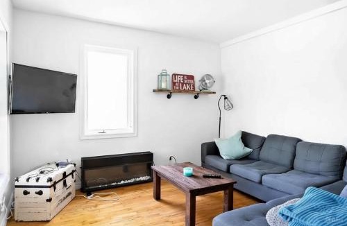 Saint-Claude Ski Chalet | Lake Access - Private Spa - Pool table - Rustique