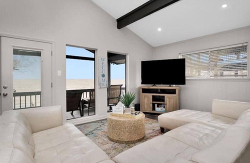 Coldspring House | Lake Breeze Haven