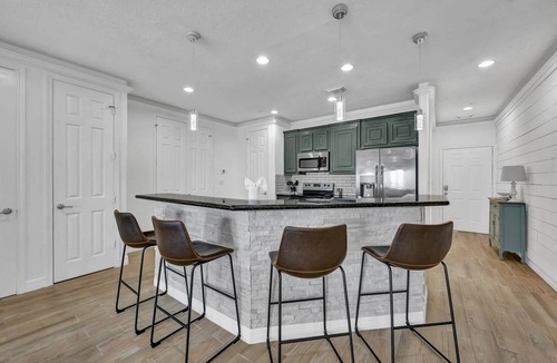 Seven Coves Condo | Lake Conroe Waterfront | Pool & Boat Ramp | Seven Coves Resort | Near Dining & Family Fun