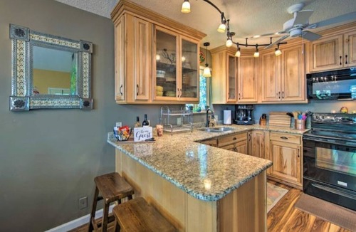 Berryville House | Lake Days Made Easy, Dock + Quick Boat Ramp Access