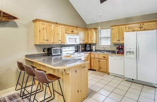 Mid America Cottage | Lake & Dock Access! Waterfront Hot Springs Haven
