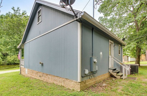Mid America Cottage | Lake & Dock Access! Waterfront Hot Springs Haven