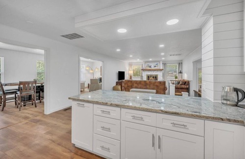 Hoyt House | Lake Eufaula, OK Lakefront house on the beach. Sleeps 8, 3 bedroom, 2 bath